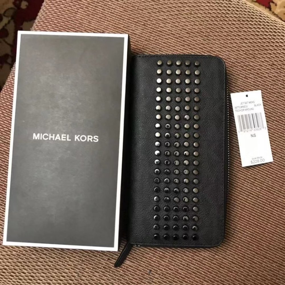 Michael Kors Mens Jet Set Travel Zip Around Wallet
